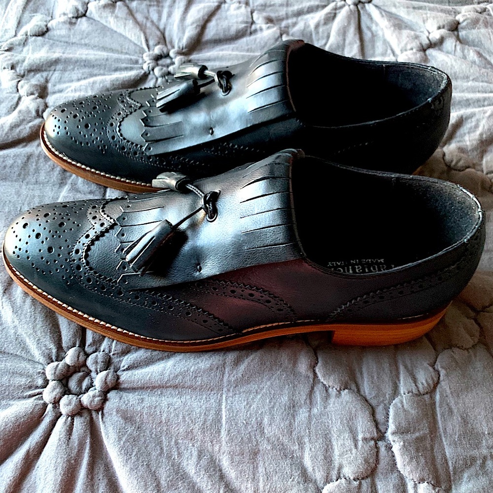 Brand New Women’s wing tip loafer with tassel